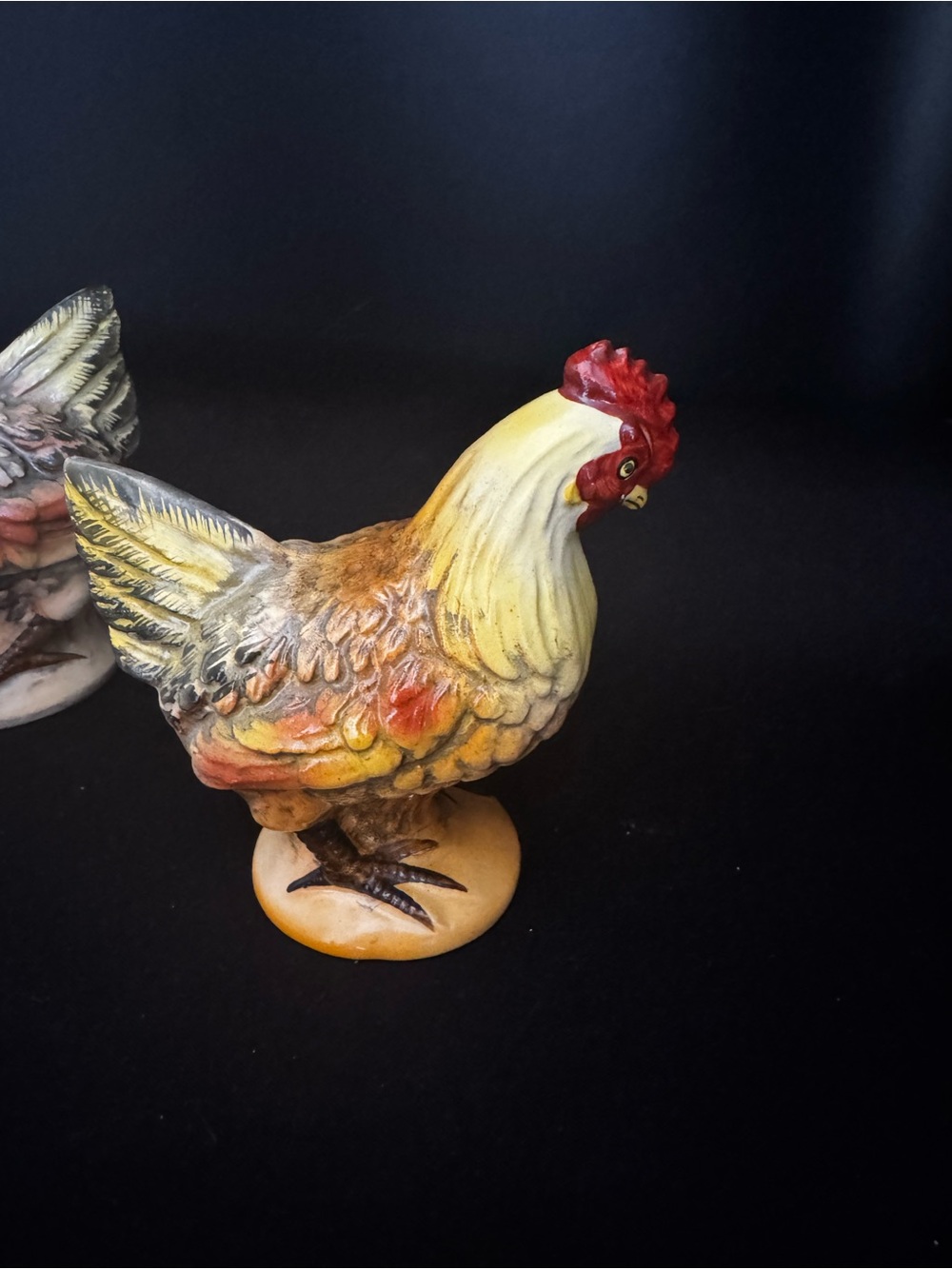 Vintage Lefton #1023 Rooster and Hen Salt and Pepper Shakers - Picture 5 of 8